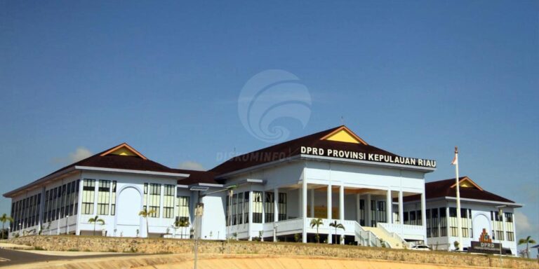 gedung DPRD Kepri di Dompak